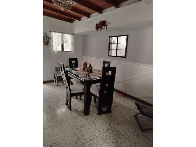 Casa de 3 alcobas en venta en Caicedo, Medellín, 138 m² · foto 2 de 12