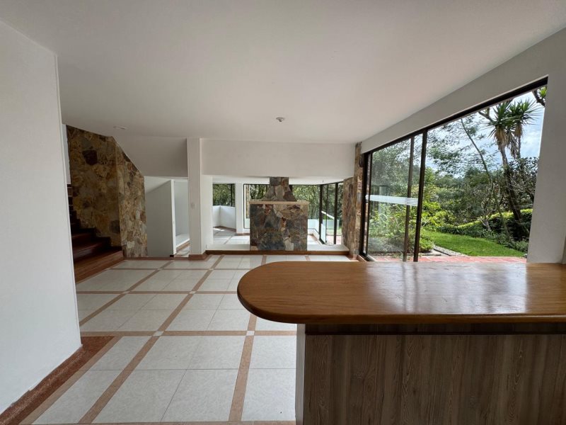 4BR House in Vía Las Palmas (2500 m²) for Sale - 2