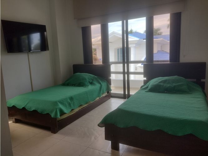 Casa de 4 alcobas en venta en Cn. Campestre El Peñon, Girardot, 340 m² · foto 16 de 21
