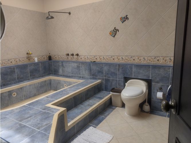 Casa de 4 alcobas en venta en Cn. Campestre El Peñon, Girardot, 340 m² · foto 18 de 21