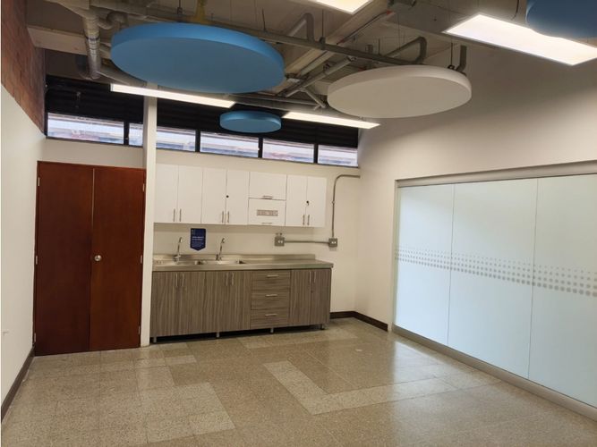 Oficina en arriendo en Cristo Rey, Medellín, 462 m² · foto 6 de 21