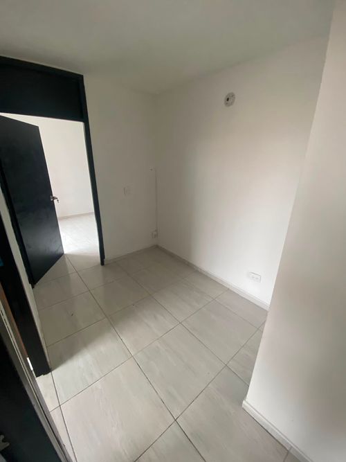 Apartamento de 3 alcobas en venta en Conjunto Residencial Piamonte, Madrid, 59 m² · foto 3 de 12