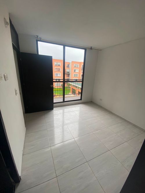 Apartamento de 3 alcobas en venta en Conjunto Residencial Piamonte, Madrid, 59 m² · foto 4 de 12