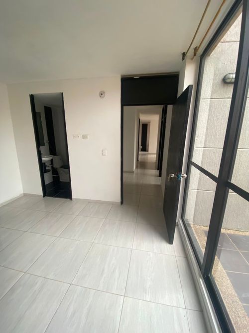 Apartamento de 3 alcobas en venta en Conjunto Residencial Piamonte, Madrid, 59 m² · foto 8 de 12