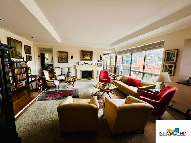Apartamento de 4 alcobas en venta en Los Rosales, Bogotá, 289 m² · foto 2 de 16