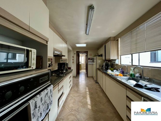 Apartamento de 4 alcobas en venta en Los Rosales, Bogotá, 289 m² · foto 10 de 16