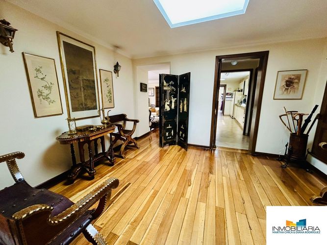 Apartamento de 4 alcobas en venta en Los Rosales, Bogotá, 289 m² · foto 11 de 16