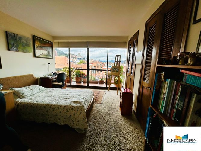Apartamento de 4 alcobas en venta en Los Rosales, Bogotá, 289 m² · foto 13 de 16