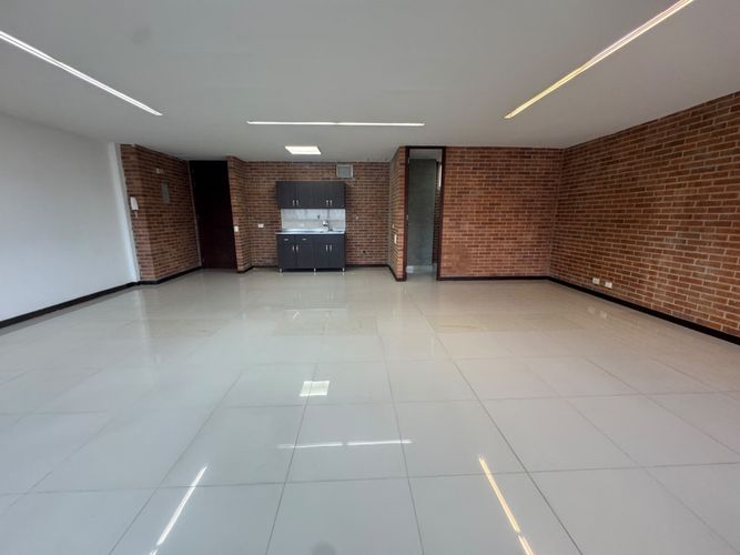 Oficina en arriendo en El Poblado, Medellín, 63 m² · foto 4 de 9