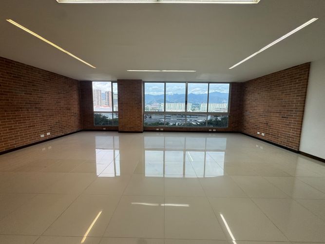 Oficina en arriendo en El Poblado, Medellín, 63 m² · foto 6 de 9
