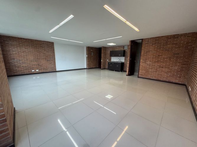 Oficina en arriendo en El Poblado, Medellín, 63 m² · foto 7 de 9