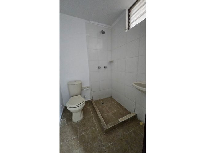 Casa de 12 alcobas en venta en Rincon Santo, Armenia, 253 m² · foto 11 de 24