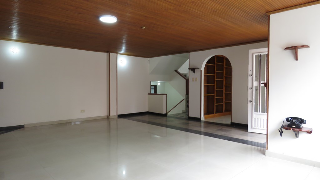 Casa en venta en Monaco, Bogotá · foto 3 de 24