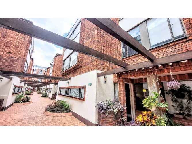 Casa en venta en Cedritos, Bogotá · foto 2 de 24