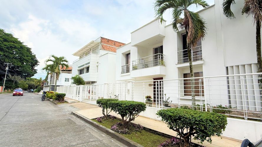 Casa de 6 alcobas en venta en Las Mercedes, Palmira, 418 m² · foto 2 de 24