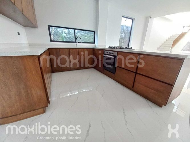 Casa de 4 alcobas en arriendo en La Chinita, Apartado, 240 m² · foto 2 de 21