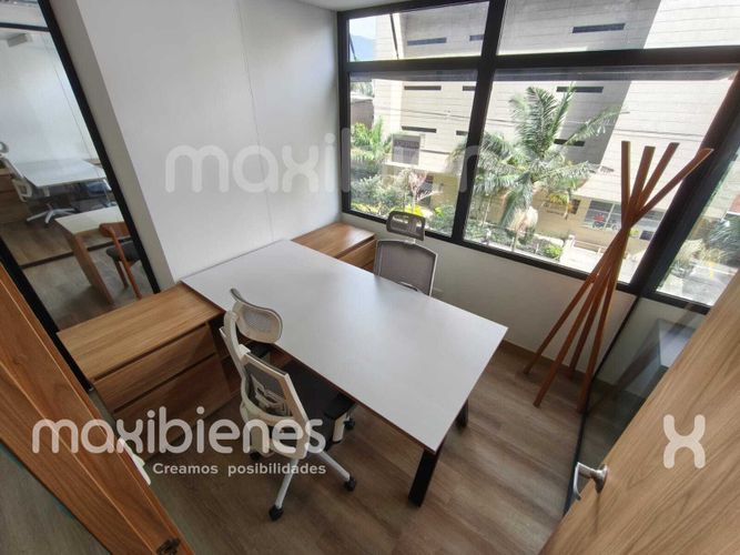 Oficina en arriendo en Los Colores, Medellín, 10 m² · foto 4 de 9