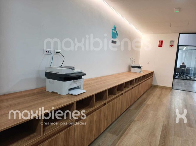 Oficina en arriendo en Los Colores, Medellín, 10 m² · foto 5 de 9