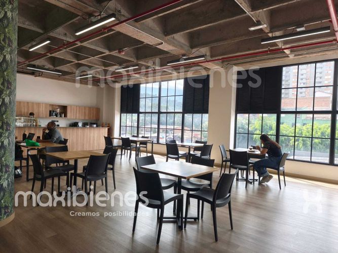 Oficina en arriendo en Los Colores, Medellín, 10 m² · foto 6 de 9