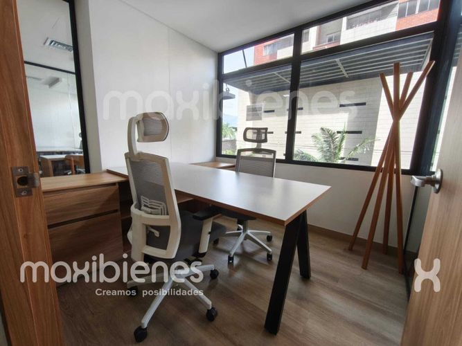 Oficina en arriendo en Los Colores, Medellín, 10 m² · foto 7 de 9