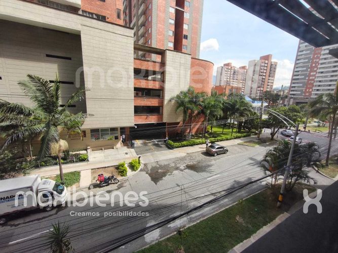 Oficina en arriendo en Los Colores, Medellín, 10 m² · foto 8 de 9