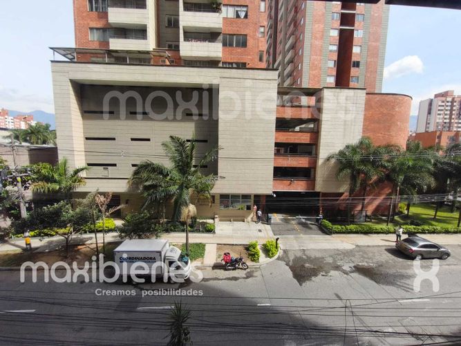 Oficina en arriendo en Los Colores, Medellín, 10 m² · foto 9 de 9