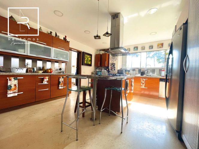 Casa de 5 alcobas en venta en Loma Del Escobero, Envigado, 656 m² · foto 3 de 24