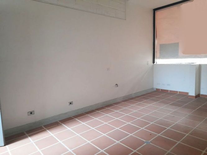 Local en arriendo en Los Naranjos, Itagüí, 22 m² · foto 3 de 5