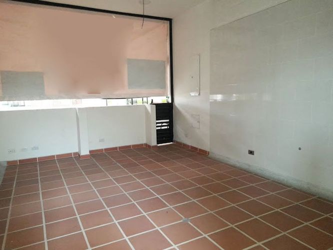 Local en arriendo en Los Naranjos, Itagüí, 22 m² · foto 2 de 5