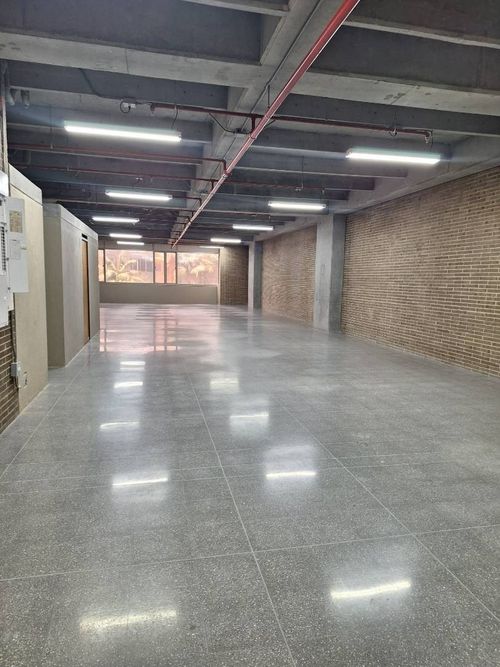 Oficina en arriendo en El Poblado, Medellín, 195 m² · foto 2 de 7