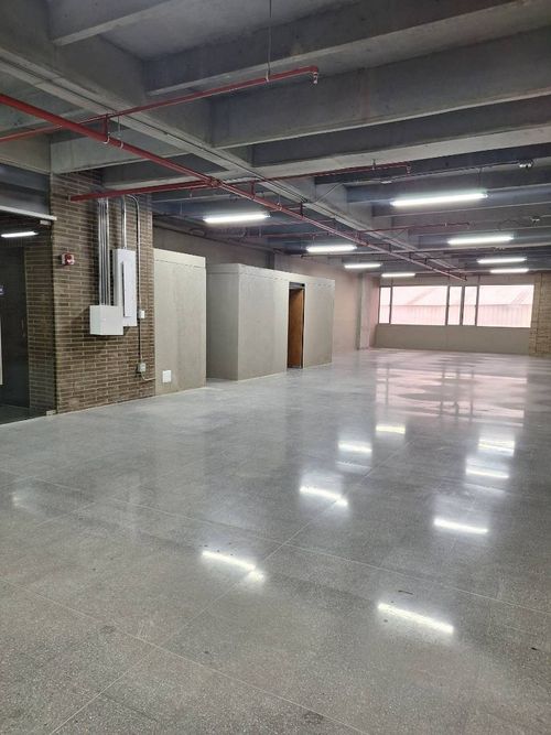 Oficina en arriendo en El Poblado, Medellín, 194 m² · foto 2 de 5