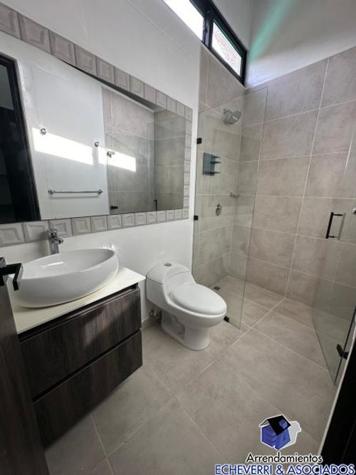 Casa de 3 alcobas en venta en Llano Grande, Rionegro, 1200 m² · foto 2 de 10