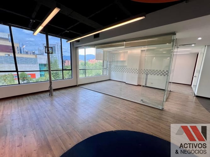 Local en arriendo en Los Balsos, Medellín, 203 m² · foto 3 de 19