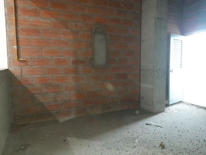 Local en arriendo en Los Naranjos, Itagüí, 23 m² · foto 2 de 4
