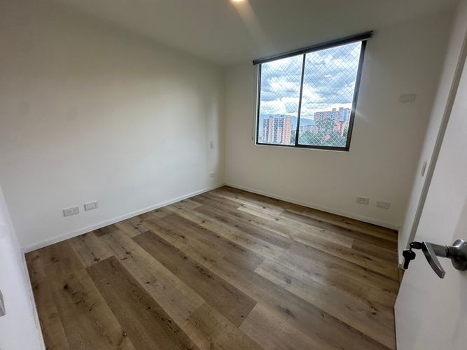 Apartamento de 2 alcobas en arriendo en Cumbres, Envigado, 67 m² · foto 8 de 13