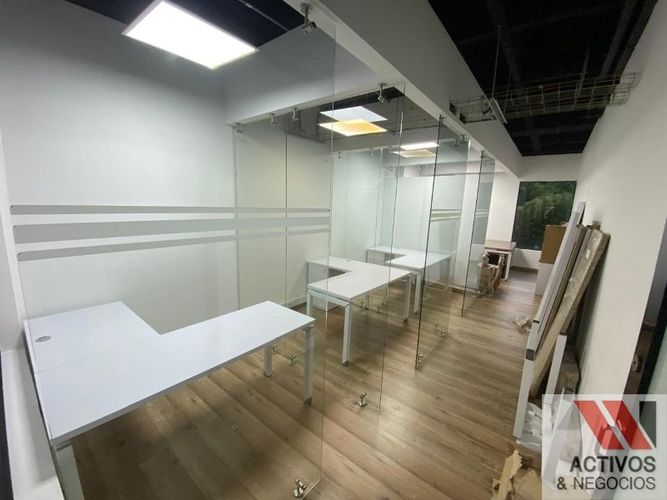 Oficina en arriendo en Los Balsos, Medellín, 35 m² · foto 2 de 5