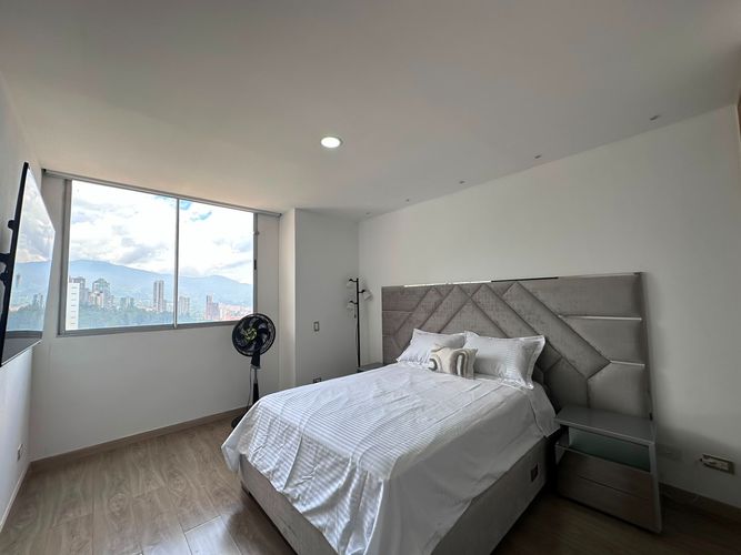 Apartamento de 3 alcobas en venta en Los Naranjos, Medellín, 220 m² · foto 13 de 19