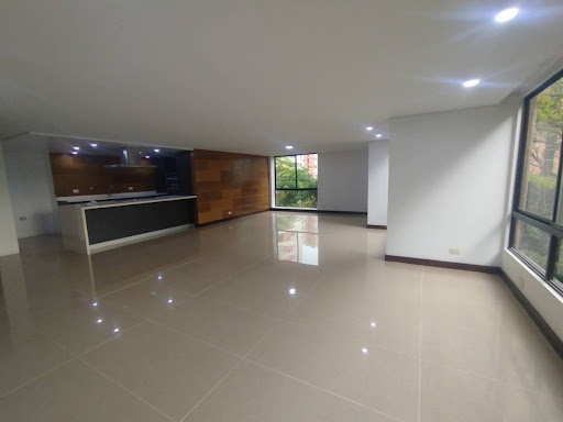 Apartamento en arriendo en Castropol, Medellín · foto 2 de 24