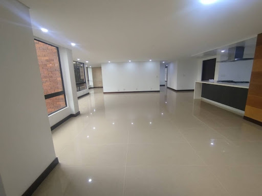 Apartamento en arriendo en Castropol, Medellín · foto 3 de 24