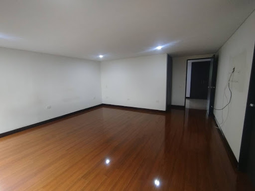 Apartamento en arriendo en Castropol, Medellín · foto 11 de 24