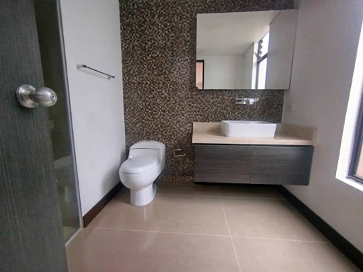 Apartamento en arriendo en Castropol, Medellín · foto 17 de 24