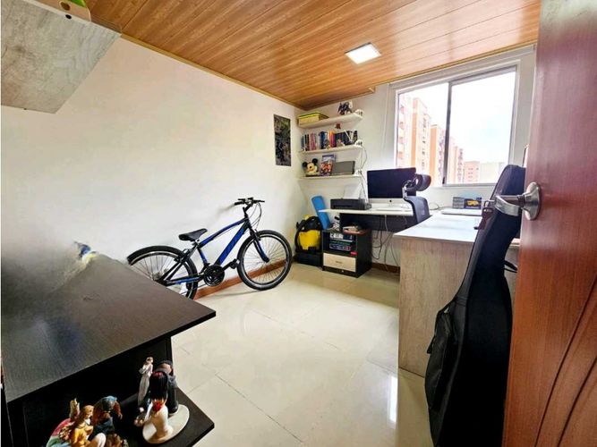 Apartamento de 3 alcobas en venta en Potrero Grande, Madrid, 60 m² · foto 3 de 9