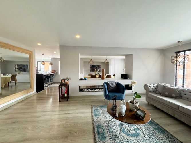 Apartamento de 4 alcobas en venta en Chicó Navarra, Bogotá, 270 m² · foto 2 de 18