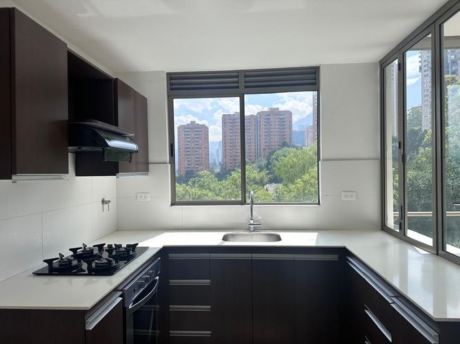 Apartamento de 2 alcobas en arriendo en El Poblado, Medellín, 87 m² · foto 7 de 15