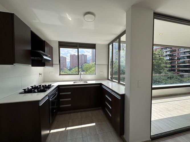 Apartamento de 2 alcobas en arriendo en El Poblado, Medellín, 87 m² · foto 6 de 15