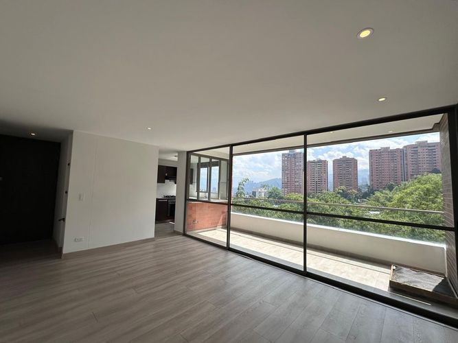 Apartamento de 2 alcobas en arriendo en El Poblado, Medellín, 87 m² · foto 4 de 15
