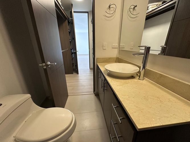Apartamento de 2 alcobas en arriendo en El Poblado, Medellín, 87 m² · foto 14 de 15