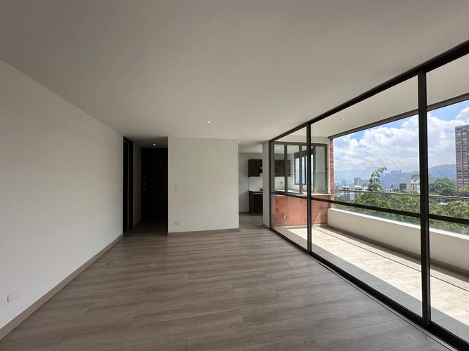 Apartamento de 2 alcobas en arriendo en El Poblado, Medellín, 87 m² · foto 2 de 15