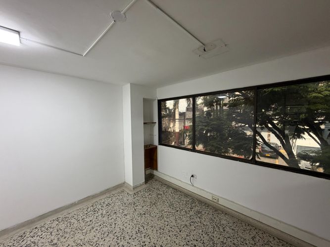 Edificio en arriendo en Prados Del Norte, Cali, 754 m² · foto 16 de 24