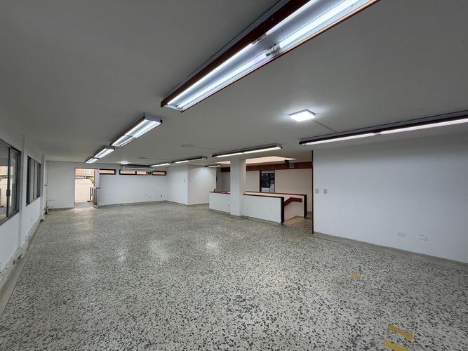 Edificio en arriendo en Prados Del Norte, Cali, 754 m² · foto 19 de 24